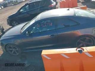 2015 Audi S5 Premium Plus z VIN WAUCGAFR0FA045606, wystawiony jako IAAI lot #41962738 z przebiegiem 199 416 mil mil oraz . Historia ofert i sprzedaży dostępna na DreamBid. Obrazek 14.