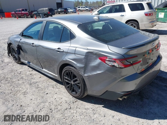 2025 Toyota Camry LE z VIN 4T1DAACK2SU566377, wystawiony jako IAAI lot #41818582 z przebiegiem 1 950 mil mil oraz . Historia ofert i sprzedaży dostępna na DreamBid. Obrazek 3.