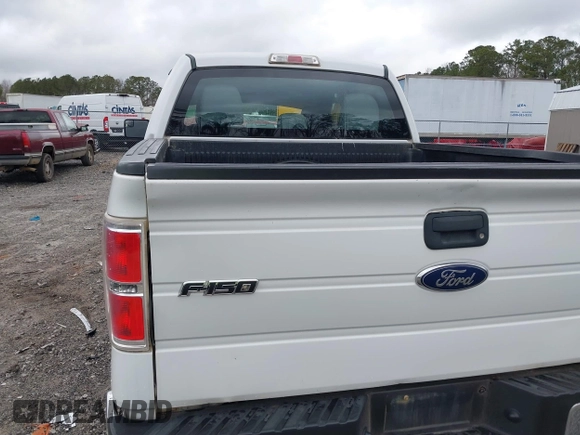 2013 Ford F-150 XL z VIN 1FTFW1EF1DFA01110, wystawiony jako IAAI lot #41729288 z przebiegiem 257 963 mil mil oraz . Historia ofert i sprzedaży dostępna na DreamBid. Obrazek 6.