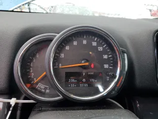 2020 MINI Countryman Cooper S with VIN WMZYX1C03L3L94225, listed as a Copart auction lot 80098624 with 33,195 mi miles and Salvage Title. Bid and sale history available at carsss.com. Image 9.