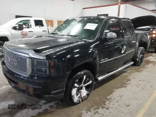 2011 GMC Sierra 1500 Denali z VIN 3GTP2XE2XBG128854, wystawiony jako IAAI lot #41606670 z przebiegiem 150 556 mil mil oraz . Historia ofert i sprzedaży dostępna na DreamBid. Obrazek 2.