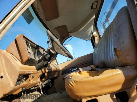 1991 GMC Sierra 1500 with VIN 1GDKC34N5MJ510668, listed as a Copart auction lot 42041115 with 294,934 mi miles and Clean Title. Bid and sale history available at DreamBid. Image 7.