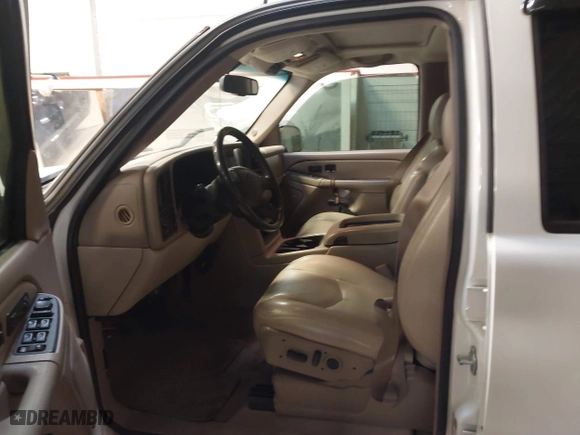 2005 Chevrolet Tahoe Z71 with VIN 1GNEC13TX5R173365, listed as a IAAI auction lot 41630555 with 188,675 mi miles. Bid and sale history available at carsss.com. Image 5.