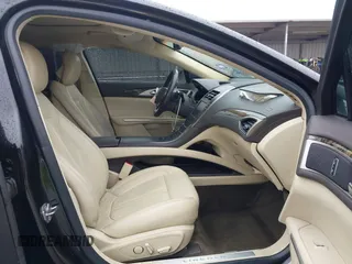 2015 Lincoln MKZ z VIN 3LN6L2G90FR621891, wystawiony jako IAAI lot #41968088 z przebiegiem 128 988 mil mil oraz . Historia ofert i sprzedaży dostępna na DreamBid. Obrazek 5.