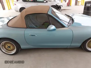 2001 Mazda MX-5 Miata z VIN JM1NB353510200779, wystawiony jako IAAI lot #42479005 z przebiegiem 157 269 mil mil oraz . Historia ofert i sprzedaży dostępna na DreamBid. Obrazek 13.