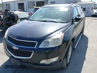 2012 Chevrolet Traverse 1LT z VIN 1GNKVGED7CJ264501, wystawiony jako IAAI lot #42114940 z przebiegiem 175 303 mil mil oraz . Historia ofert i sprzedaży dostępna na DreamBid. Obrazek 6.