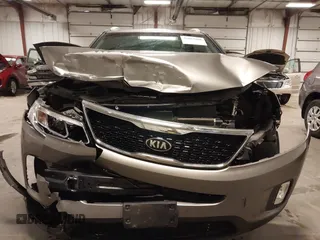 2014 Kia Sorento LX z VIN 5XYKTDA78EG550308, wystawiony jako IAAI lot #42057106 z przebiegiem 82 951 mil mil oraz . Historia ofert i sprzedaży dostępna na DreamBid. Obrazek 6.