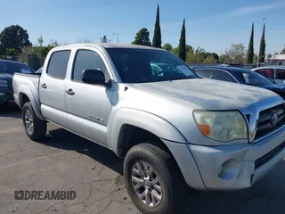 2008 Toyota Tacoma PreRunner with VIN 5TEJU62N38Z487744, listed as a IAAI auction lot 41828502 with 258,537 mi miles. Bid and sale history available at carsss.com. Image 13.