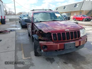 2007 Jeep Grand Cherokee Laredo with VIN 1J8HR48P37C624636, listed as a IAAI auction lot 41846326 with 222,116 mi miles. Bid and sale history available at carsss.com. Image 1.