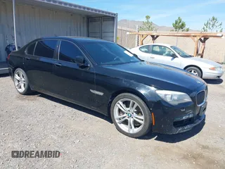 2011 BMW 7 Series 750Li z VIN WBAKB8C57BC851865, wystawiony jako IAAI lot #42229423 z przebiegiem 92 728 mil mil oraz . Historia ofert i sprzedaży dostępna na DreamBid. Obrazek 1.