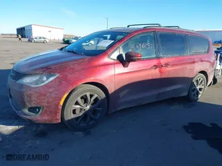 2018 Chrysler Pacifica Limited with VIN 2C4RC1GG4JR171526, listed as a IAAI auction lot 41696257 with 99,107 mi miles. Bid and sale history available at carsss.com. Image 17.