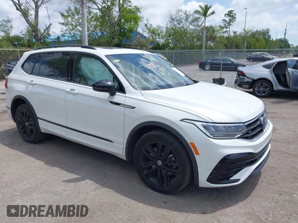 2022 Volkswagen Tiguan SE R-Line Black z VIN 3VVCB7AX5NM138604, wystawiony jako IAAI lot #42104933 z przebiegiem 31 489 mil mil oraz . Historia ofert i sprzedaży dostępna na DreamBid. Obrazek 1.