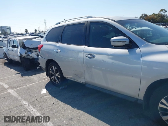 2017 Nissan Pathfinder SL z VIN 5N1DR2MNXHC669407, wystawiony jako IAAI lot #42067850 z przebiegiem 108 269 mil mil oraz . Historia ofert i sprzedaży dostępna na DreamBid. Obrazek 6.