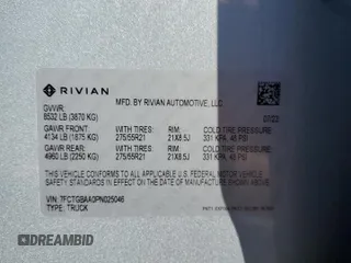 2023 Rivian R1T Adventure z VIN 7FCTGBAA0PN025046, wystawiony jako Copart lot #62502274 z przebiegiem 1385 mil mil oraz Szkody całkowita. Historia ofert i sprzedaży dostępna na DreamBid. Obrazek 12.