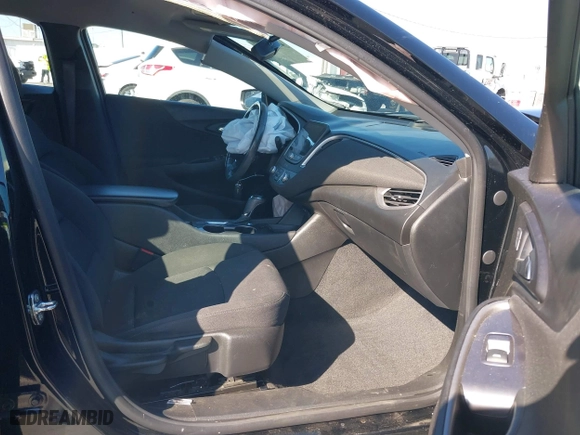 2020 Chevrolet Malibu RS with VIN 1G1ZG5ST9LF153199, listed as a IAAI auction lot 40483008 with 25,744 mi miles. Bid and sale history available at carsss.com. Image 5.