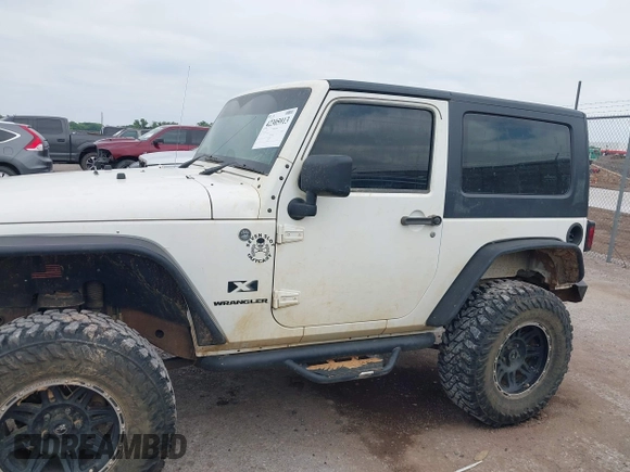 2008 Jeep Wrangler X z VIN 1J4FZ24108L653849, wystawiony jako IAAI lot #42305913 z przebiegiem 220 937 mil mil oraz . Historia ofert i sprzedaży dostępna na DreamBid. Obrazek 13.