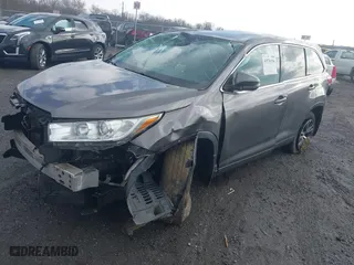 2018 Toyota Highlander LE with VIN 5TDBZRFH9JS889122, listed as a IAAI auction lot 41576194 with 83,520 mi miles. Bid and sale history available at carsss.com. Image 17.