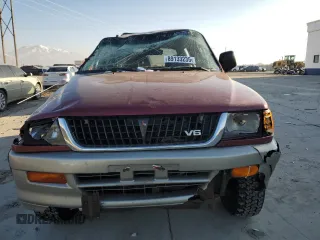 1999 Mitsubishi Montero Sport LS with VIN JA4MT31H2XP002911, listed as a Copart auction lot 89133235 with 209,624 mi miles and Salvage Title. Bid and sale history available at carsss.com. Image 5.