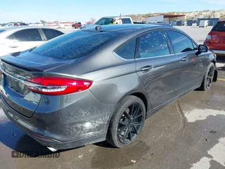 2018 Ford Fusion SE z VIN 3FA6P0H70JR191384, wystawiony jako IAAI lot #41340319 z przebiegiem 89 581 mil mil oraz . Historia ofert i sprzedaży dostępna na DreamBid. Obrazek 4.