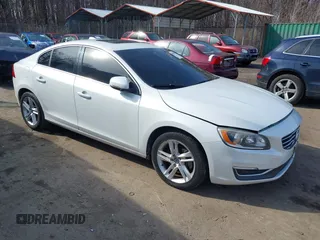 2014 Volvo S60 T5 z VIN YV1612FS0E2283405, wystawiony jako IAAI lot #38849477 z przebiegiem 108 473 mil mil oraz . Historia ofert i sprzedaży dostępna na DreamBid. Obrazek 1.