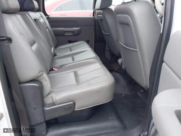 2007 Chevrolet Silverado 1500 LT w/1LT with VIN 2GCEC13C971658729, listed as a IAAI auction lot 41511701 with 132,555 mi miles. Bid and sale history available at carsss.com. Image 8.