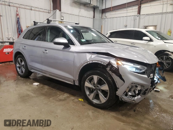 2024 Audi Q5 Premium with VIN WA1ABAFYXR2089153, listed as a Copart auction lot 42320265 with 2,992 mi miles and Salvage Title. Bid and sale history available at carsss.com. Image 4.