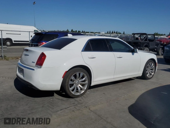 2017 Chrysler 300 Limited z VIN 2C3CCAAG6HH605609, wystawiony jako Copart lot #57677755 z przebiegiem 44 797 mil mil oraz Szkoda całkowita • Salvage title. Historia ofert i sprzedaży dostępna na DreamBid. Obrazek 3.