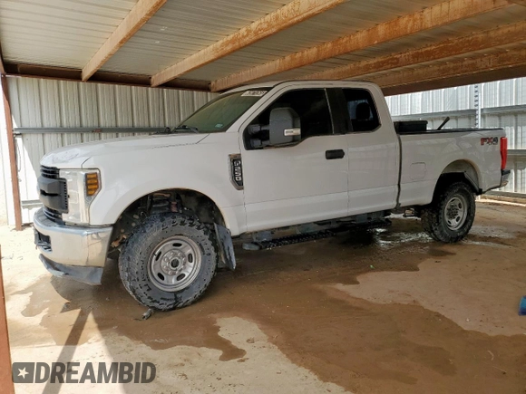 2018 Ford F-250 XL with VIN 1FT7X2B68JEB42253, listed as a Copart auction lot 62871265 with 194,846 mi miles and Clean title. Bid and sale history available at DreamBid. Image 1.
