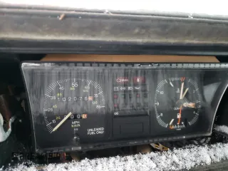 1981 Volkswagen Rabbit z VIN 1VWFB0178BV188835, wystawiony jako Copart lot #44329045 z przebiegiem 102 076 mil mil oraz Tytuł czysty. Historia ofert i sprzedaży dostępna na DreamBid. Obrazek 9.