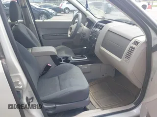 2008 Ford Escape XLS z VIN 1FMCU92Z98KB27360, wystawiony jako IAAI lot #42821934 z przebiegiem 168 647 mil mil oraz . Historia ofert i sprzedaży dostępna na DreamBid. Obrazek 5.