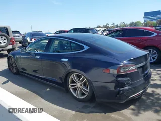 2013 Tesla Model S with VIN 5YJSA1CNXDFP06077, listed as a IAAI auction lot 41958105 with 84,773 mi miles. Bid and sale history available at carsss.com. Image 14.