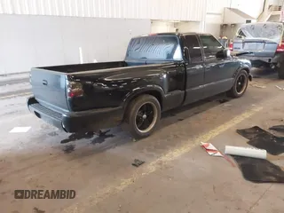 2000 Chevrolet S-10 LS with VIN 1GCCS1955Y8223949, listed as a IAAI auction lot 41795316 with 156,127 mi miles. Bid and sale history available at carsss.com. Image 4.