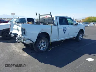 2024 Ram 2500 Laramie z VIN 3C6UR5FL7RG276925, wystawiony jako IAAI lot #41983387 z przebiegiem 29 458 mil mil oraz . Historia ofert i sprzedaży dostępna na DreamBid. Obrazek 4.