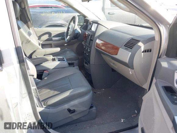2008 Chrysler Town & Country Touring with VIN 2A8HR54P58R732227, listed as a IAAI auction lot 41691216 with 132,034 mi miles. Bid and sale history available at carsss.com. Image 5.