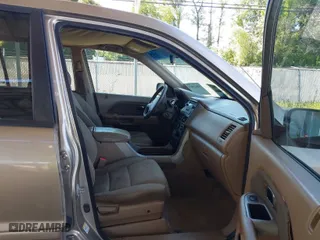 2006 Honda Pilot LX with VIN 2HKYF18146H551600, listed as a IAAI auction lot 39842919 with 133,188 mi miles. Bid and sale history available at carsss.com. Image 5.