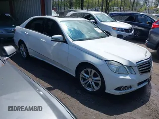 2011 Mercedes-Benz E-Class E 350 Luxury with VIN WDDHF8HB4BA466104, listed as a IAAI auction lot 41957839 with 175,096 mi miles. Bid and sale history available at carsss.com. Image 1.