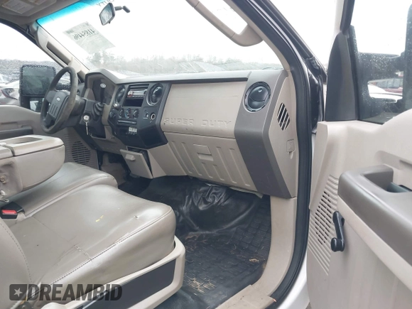 2008 Ford F-250 XL z VIN 1FTSF21RX8EE28091, wystawiony jako IAAI lot #41854496 z przebiegiem 221 483 mil mil oraz . Historia ofert i sprzedaży dostępna na DreamBid. Obrazek 5.