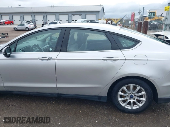 2016 Ford Fusion S z VIN 1FA6P0G72G5121270, wystawiony jako IAAI lot #41879078 z przebiegiem 174 331 mil mil oraz . Historia ofert i sprzedaży dostępna na DreamBid. Obrazek 14.