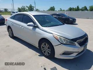 2015 Hyundai Sonata SE z VIN 5NPE24AF4FH009189, wystawiony jako IAAI lot #42466763 z przebiegiem 168 778 mil mil oraz . Historia ofert i sprzedaży dostępna na DreamBid. Obrazek 1.