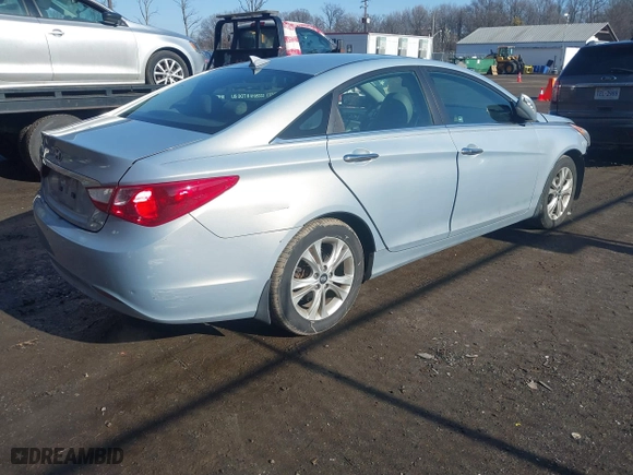 2013 Hyundai Sonata SE with VIN 5NPEC4AC3DH639723, listed as a IAAI auction lot 41512518 with 111,731 mi miles. Bid and sale history available at carsss.com. Image 4.