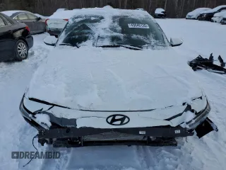 2024 Hyundai Elantra SEL z VIN KMHLM4DG0RU736051, wystawiony jako Copart lot #43045135 z przebiegiem 17 648 mil mil oraz Szkoda całkowita • Salvage title. Historia ofert i sprzedaży dostępna na DreamBid. Obrazek 5.