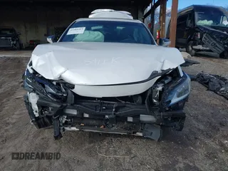 2019 Lexus ES 350 z VIN 58ABZ1B15KU046904, wystawiony jako IAAI lot #41585313 z przebiegiem 105 650 mil mil oraz . Historia ofert i sprzedaży dostępna na DreamBid. Obrazek 6.