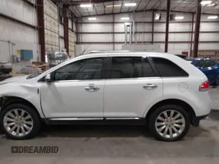 2013 Lincoln MKX z VIN 2LMDJ8JKXDBL29516, wystawiony jako IAAI lot #42108308 z przebiegiem 102 900 mil mil oraz . Historia ofert i sprzedaży dostępna na DreamBid. Obrazek 14.