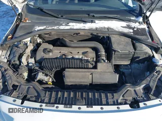 2016 Volvo V60 Cross Country T5 with VIN YV4612HK2G1015724, listed as a IAAI auction lot 41326704 with 108,360 mi miles. Bid and sale history available at carsss.com. Image 10.
