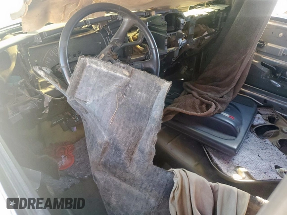 2002 Chevrolet Avalanche z VIN 3GNEC13TX2G108379, wystawiony jako Copart lot #47256045 z przebiegiem Nie podano mil oraz Nie do naprawy • Non repairable. Historia ofert i sprzedaży dostępna na DreamBid. Obrazek 8.