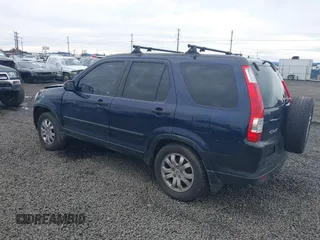 2006 Honda CR-V EX with VIN JHLRD68816C017988, listed as a IAAI auction lot 41842031 with 204,947 mi miles and . Bid and sale history available at carsss.com. Image 3.