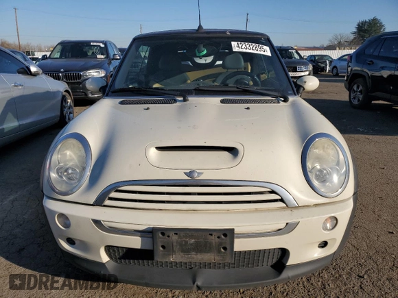 2008 MINI Convertible S with VIN WMWRH33598TU81236, listed as a Copart auction lot 42332895 with 140,607 mi miles and Salvage title. Bid and sale history available at DreamBid. Image 5.
