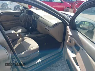 2003 Ford Taurus SE Standard z VIN 1FAFP53UX3A228383, wystawiony jako IAAI lot #42700752 z przebiegiem 182 598 mil mil oraz . Historia ofert i sprzedaży dostępna na DreamBid. Obrazek 5.
