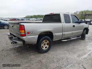 2000 Chevrolet Silverado 1500 LS with VIN 1GCEK19T5YE324384, listed as a IAAI auction lot 41925208 with 226,403 mi miles. Bid and sale history available at carsss.com. Image 4.