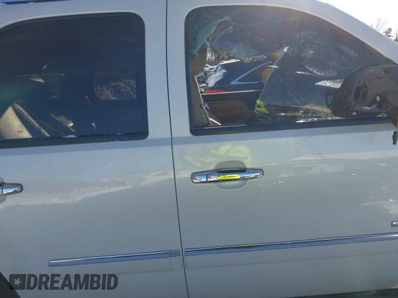 2014 GMC Yukon Denali with VIN 1GKS2EEF3ER181504, listed as a IAAI auction lot 41267224 with 165,478 mi miles. Bid and sale history available at carsss.com. Image 12.